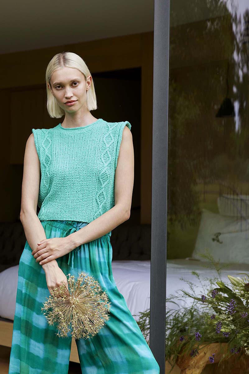 DEEP ROOTS Top