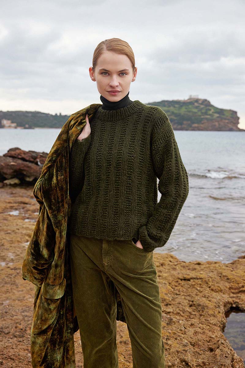 STRONG ROOTS Pullover