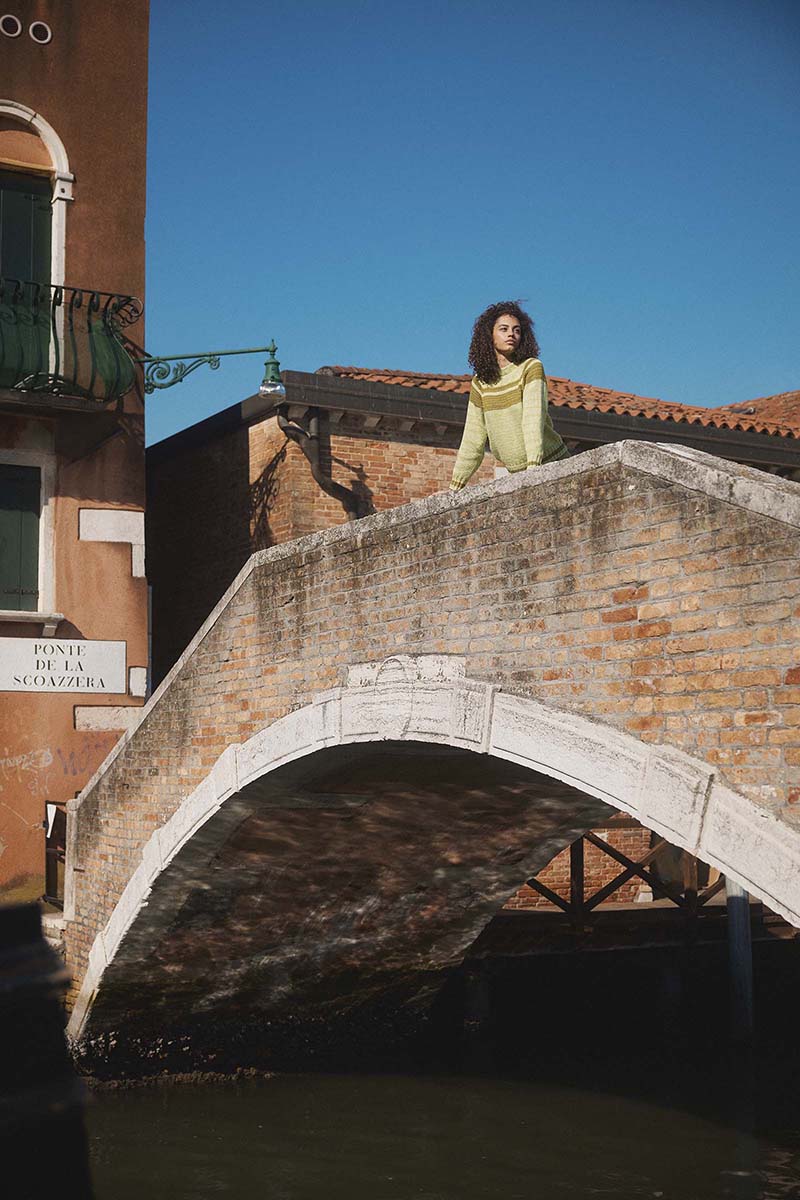 SIMPLE DELIGHT Pullover Topdown